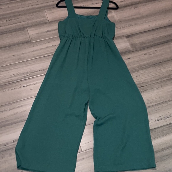 jumpsuit - Picture 4 of 5
